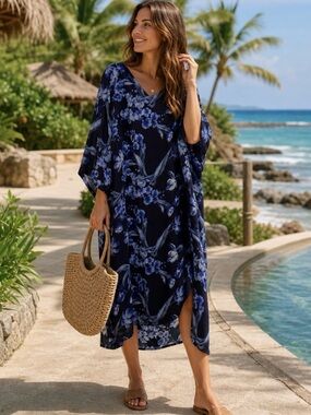 Diamond Tea Navy Floral Crewneck Blouse with Blue Bloom Print